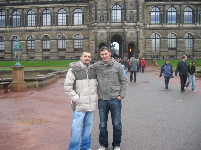 Axel und ich im Innenhof des Zwingers