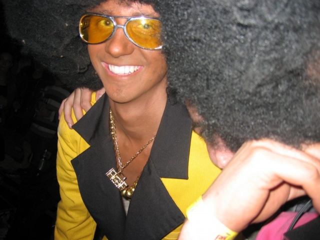 hihi.. Geile Idee mit den Afro Perücken
