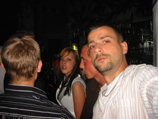 Wir alle an der Bar