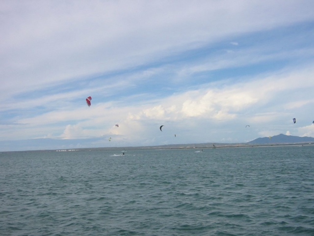 Kite Surfer bei bestem Wetter