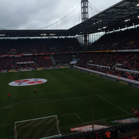 wie immer bei Kölnspielen.. Ein volles Stadion