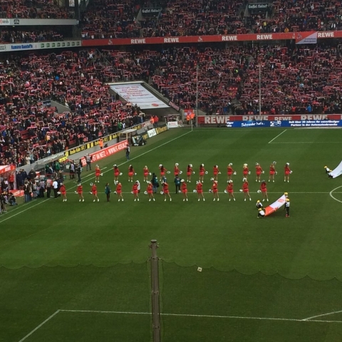 ... und die Cheerleeder tanzen ...