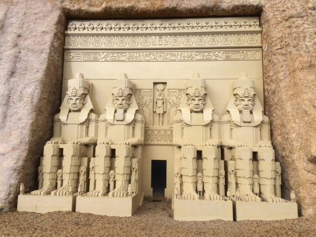 Abu Simbel Tempel aus Legosteinen