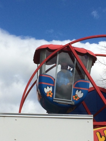 Junior im Mini-Riesenrad im Legoland