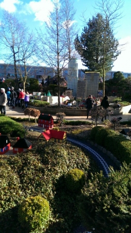an mehreren Stellen fuhren hier Bahnen durch die Gegend