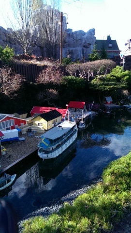 selbst in die bergige Landschaft wurden Legobauten integriert