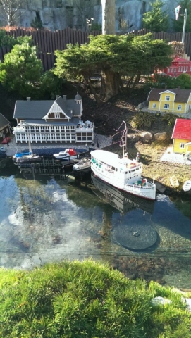 hier im Wasser gut zu sehen, wie die Technik ist, um die Fahrzeuge zu bewegen