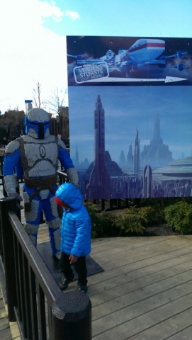 nochmal Junior mit Lego Starwars Trooper