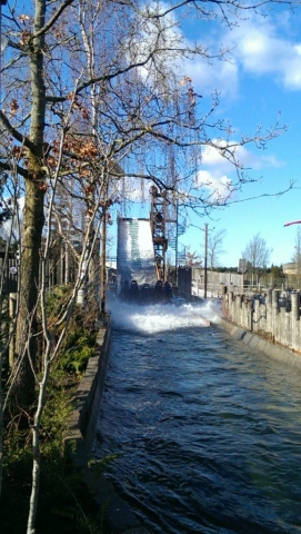 Hier ein bisschen Spaß mit Wasserrutsche