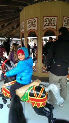 Hier nochmal Junior auf nem Karousell