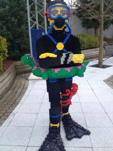 Taucher aus Legosteinen