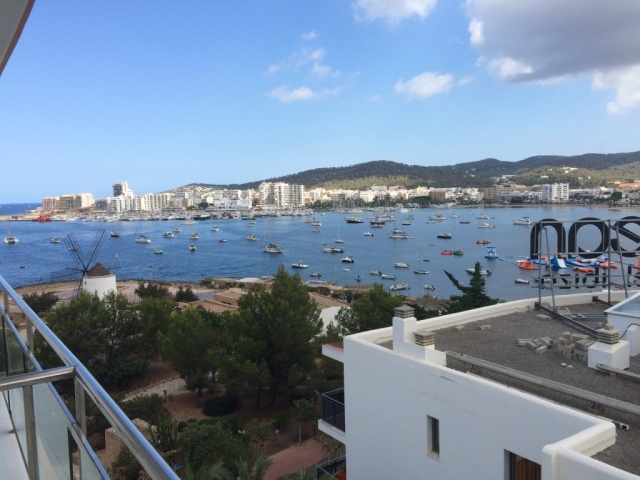 Blick vom Hotel in San Antonio auf das Meer