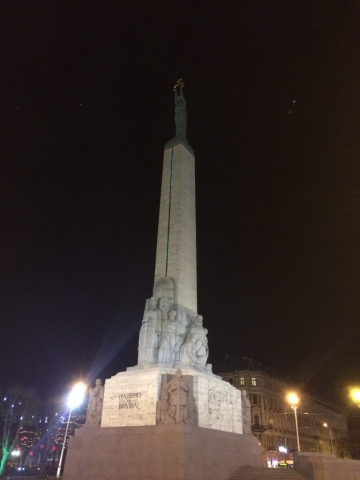 Freiheitsdenkmal (lettisch: Brīvības piemineklis) im Stadtzentrum der lettischen Hauptstadt Riga