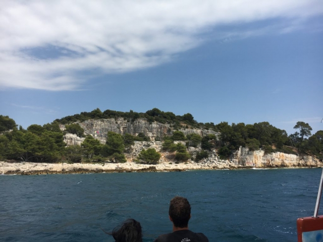 Ein fast aus Felsen bestehende Insel