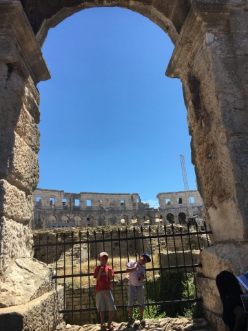 Fotos der Kinder am Amphitheater