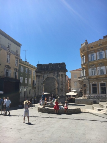 Triumphbogen in Pula - das sogenannte "Goldene Tor"