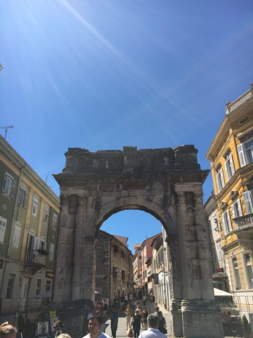 Triumphbogen in Pula - das sogenannte "Goldene Tor"