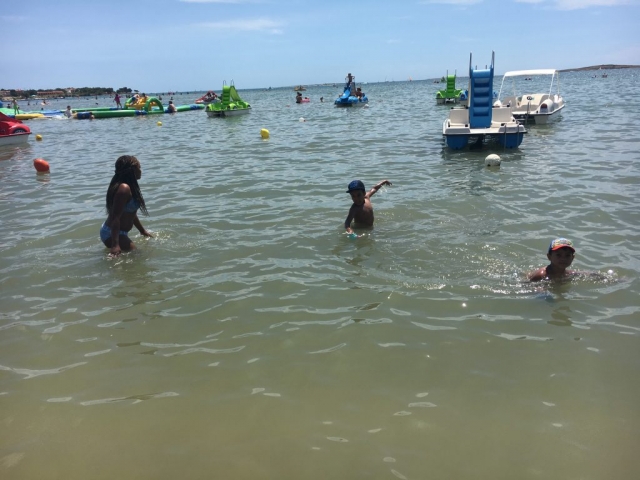 Alle genießen das warme Wasser