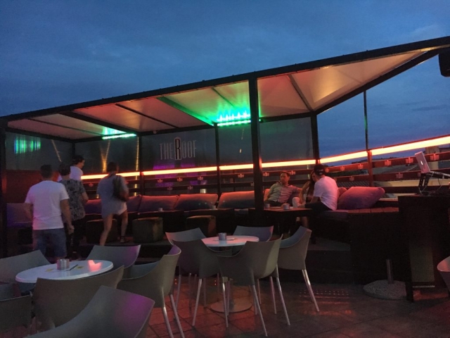 Eine Bar mit einem wirklich schönen Ambiente