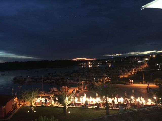Blick auf den Hafen von "The Roof Cocktail Bar"