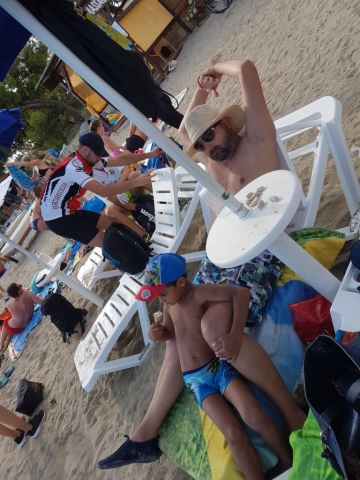Auch der Junior genießt die Aussicht auf das Meer