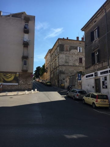Eine Straße in Pula