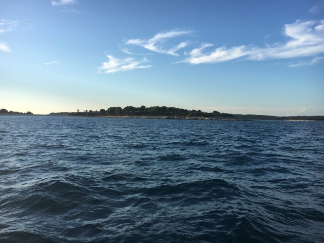 Eine Insel an der wir vorbeifahren