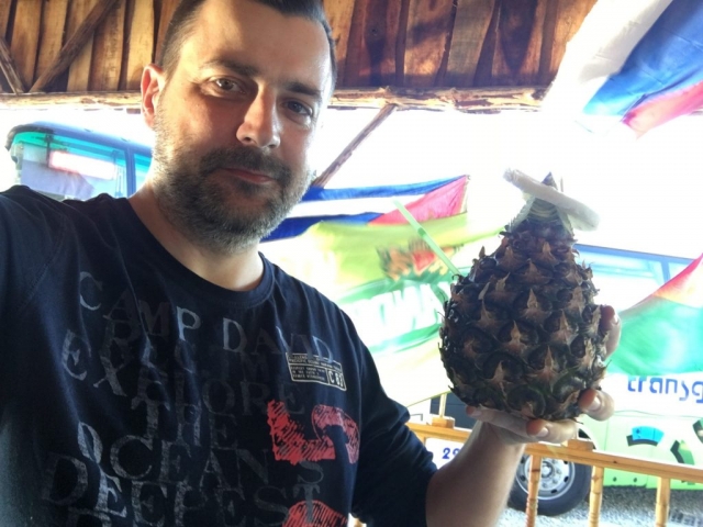 Nach dem langen Flug ist jetzt auch so eine frische Piña Colada angebracht