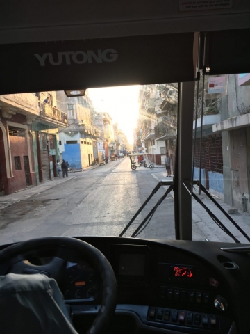Ankunft in Havanna und die ersten Leute in Ihrem Hotel mitten in der Altstadt absetzen