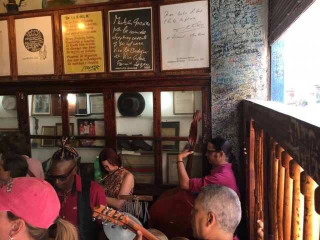 Livemusik in einer Ecke der Bodeguita del Medio