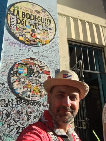 Mätthes vor der La Bodeguita del Medio