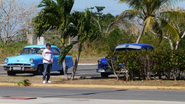 Taxifahrer wartet auf Kundschaft