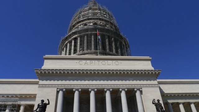 Capitolio mit Kubanischer Flagge