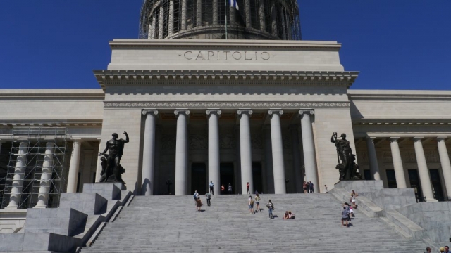 Treppenstufen zum Eingang Capitolio