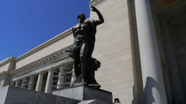 Statue Capitolio linke Seite