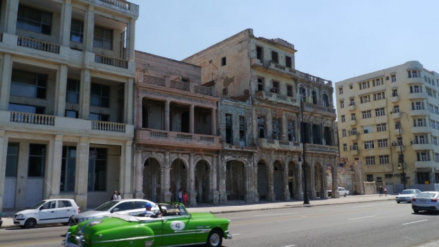 Alte fast zerfallene Häuser am Malecón