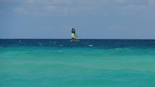 Katamaran auf dem offenem Meer – Santa María del Mar, Playas de Este