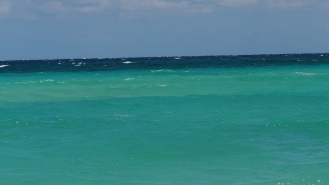Türkisblaues und dunkelblaues Meer – Santa María del Mar, Playas de Este