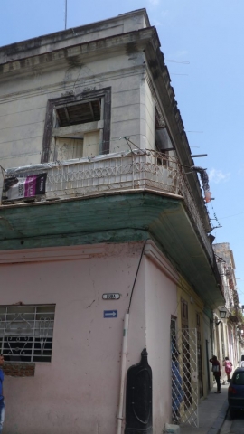 Gebäude mit Straßenschild in der Straße Cuba