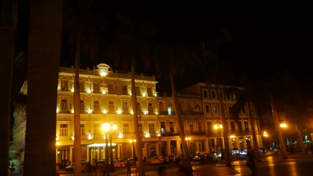 Hotel Inglaterra in der Nähe vom Parque Central bei Nacht