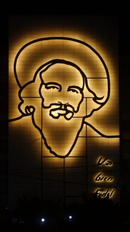 Vas bien Fidel am Plaza de la Revolución bei Nacht